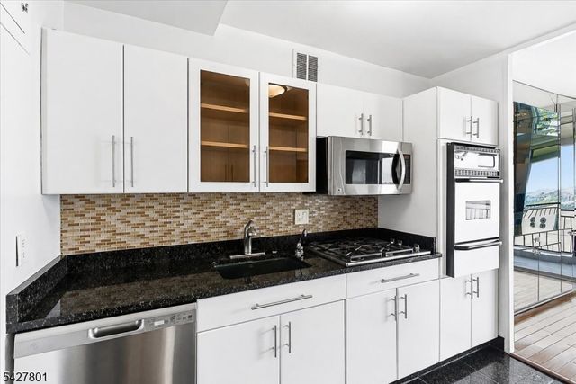 2 Horizon Road, Fort Lee Boro, NJ 07024
