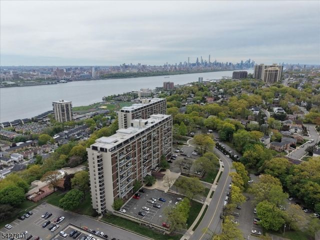 2 Horizon Road, Fort Lee Boro, NJ 07024