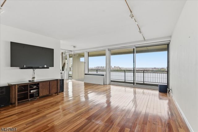 2 Horizon Road, Fort Lee Boro, NJ 07024