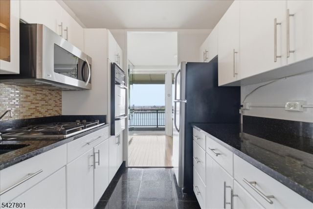2 Horizon Road, Fort Lee Boro, NJ 07024