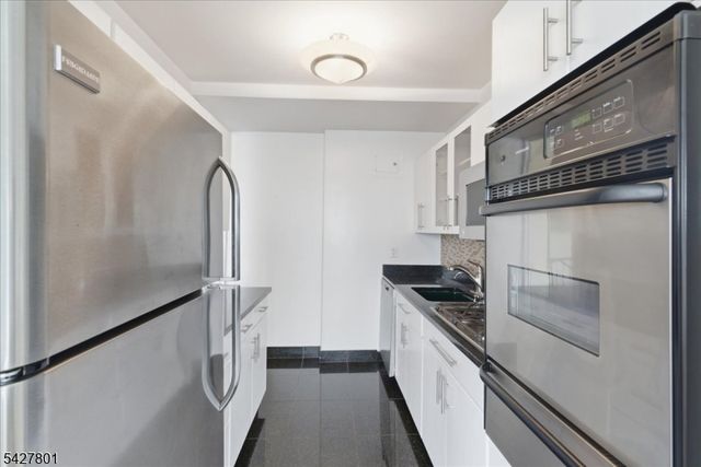 2 Horizon Road, Fort Lee Boro, NJ 07024