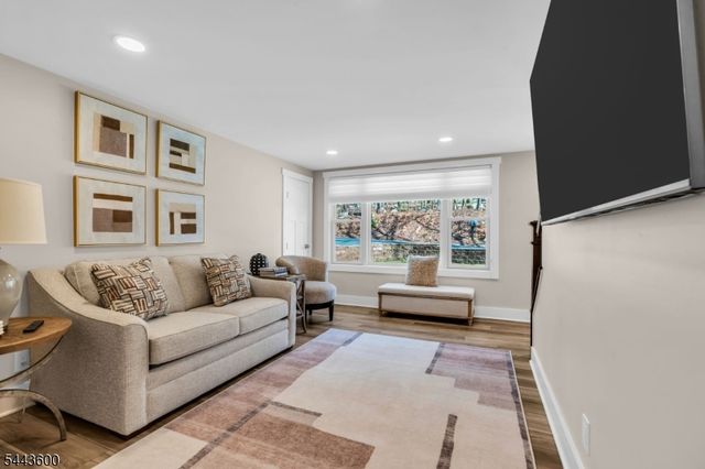 109 Castle Rock Rd, Jefferson Twp., NJ 07849