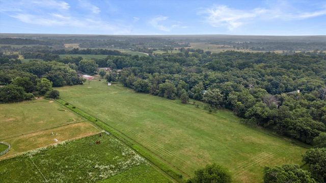 S43W38745 County Road D, Dousman, WI 53118