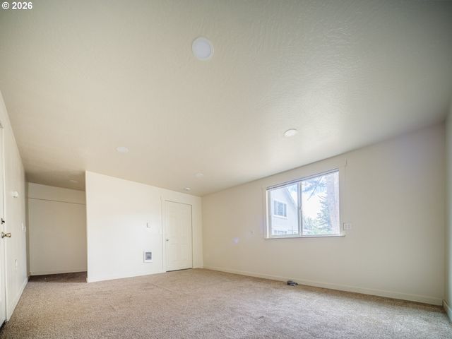 7020 Sw COUNTRY CLUB Dr, Corvallis, OR 97333
