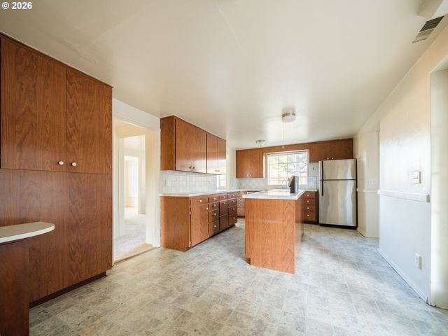 7020 Sw COUNTRY CLUB Dr, Corvallis, OR 97333