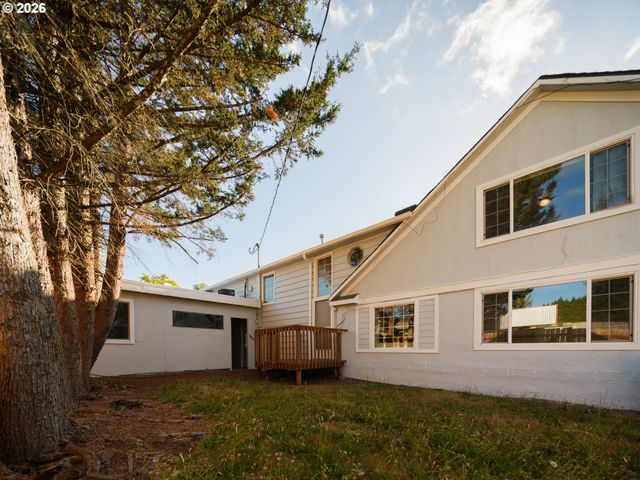 7020 Sw COUNTRY CLUB Dr, Corvallis, OR 97333