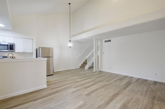 6803 Woodhue DR A, Austin, TX 78745