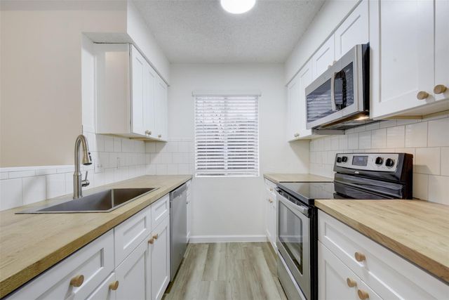 6803 Woodhue DR A, Austin, TX 78745