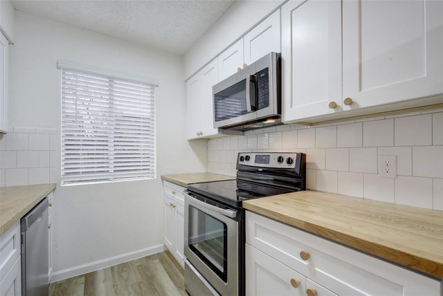 6803 Woodhue DR A, Austin, TX 78745