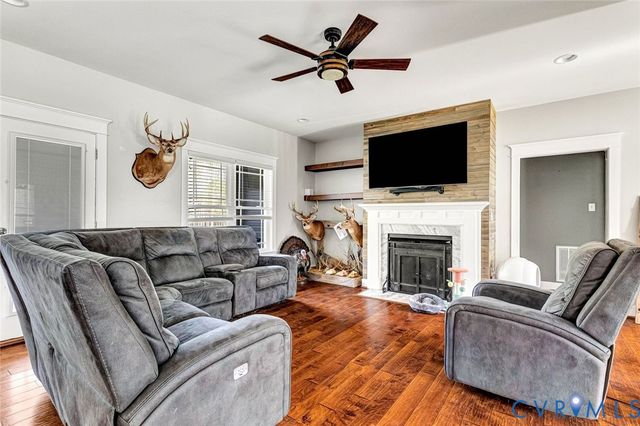 8365 Drakes Landing Ct, Mechanicsville, VA 23111
