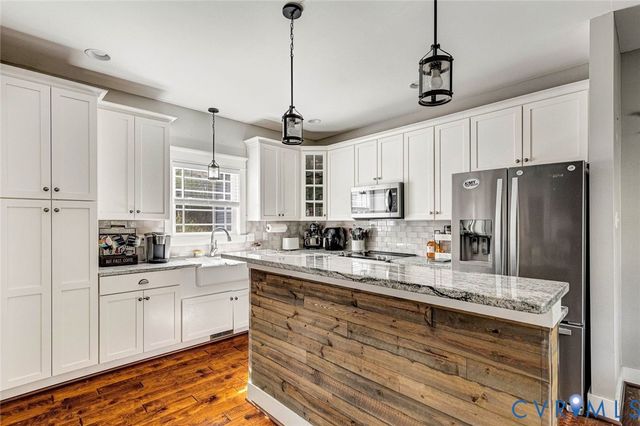 8365 Drakes Landing Ct, Mechanicsville, VA 23111