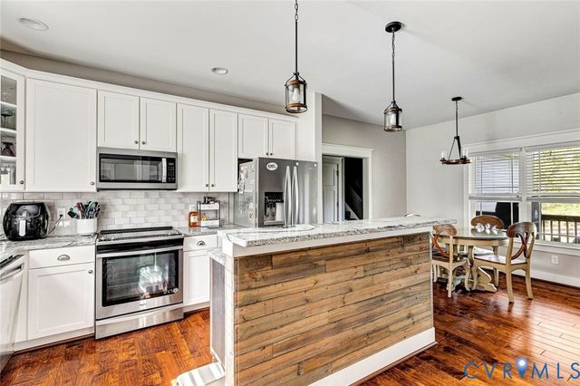 8365 Drakes Landing Ct, Mechanicsville, VA 23111