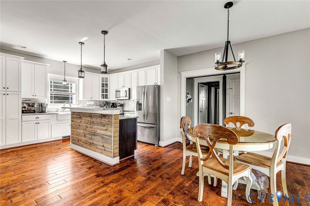 8365 Drakes Landing Ct, Mechanicsville, VA 23111