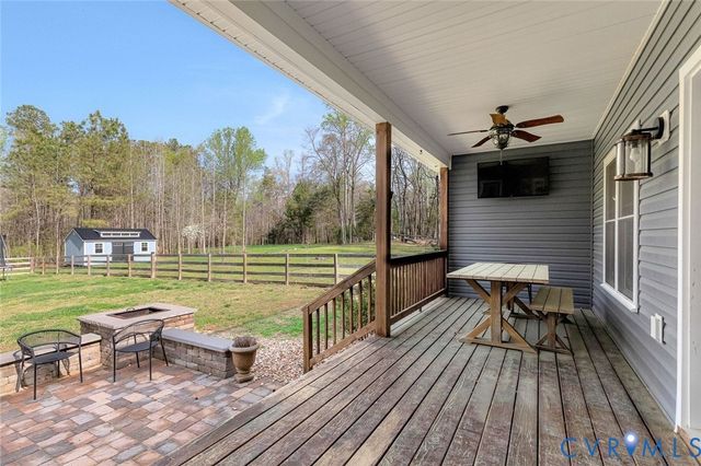 8365 Drakes Landing Ct, Mechanicsville, VA 23111