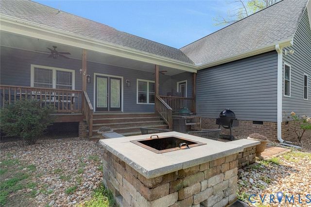 8365 Drakes Landing Ct, Mechanicsville, VA 23111