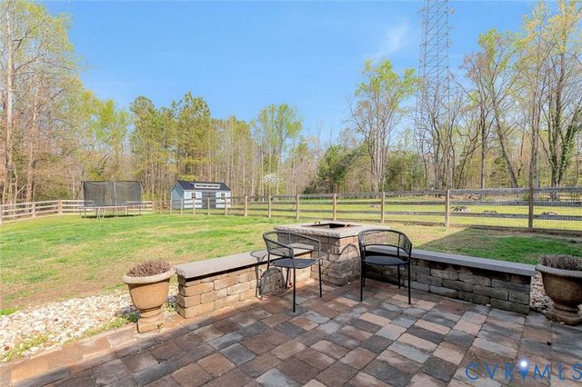 8365 Drakes Landing Ct, Mechanicsville, VA 23111
