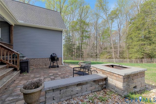 8365 Drakes Landing Ct, Mechanicsville, VA 23111