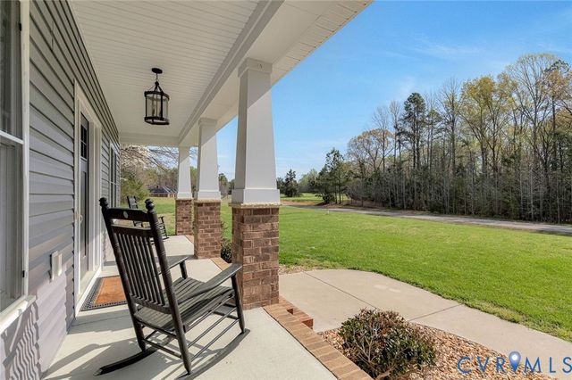 8365 Drakes Landing Ct, Mechanicsville, VA 23111