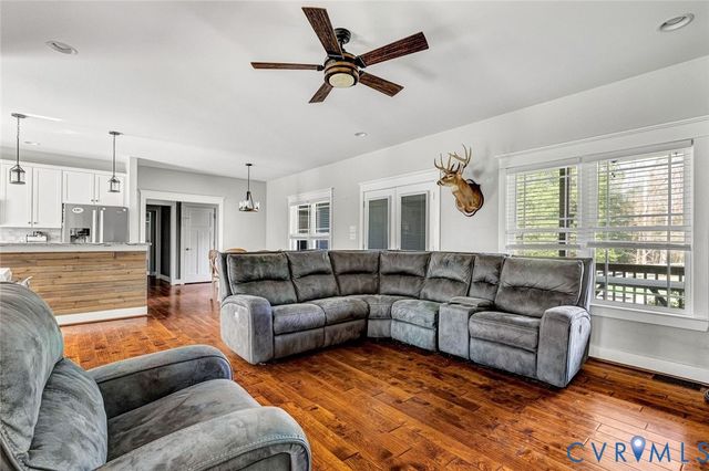 8365 Drakes Landing Ct, Mechanicsville, VA 23111