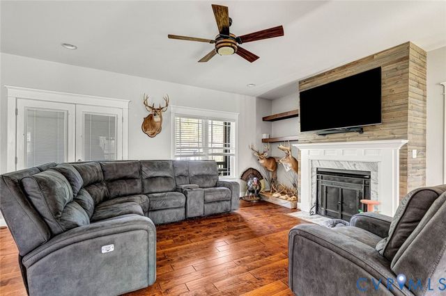 8365 Drakes Landing Ct, Mechanicsville, VA 23111