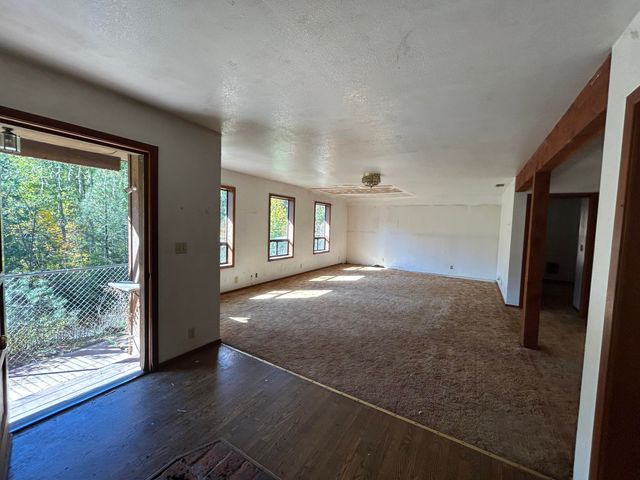 30 Bear Canyon Road, Weaverville, CA 96093