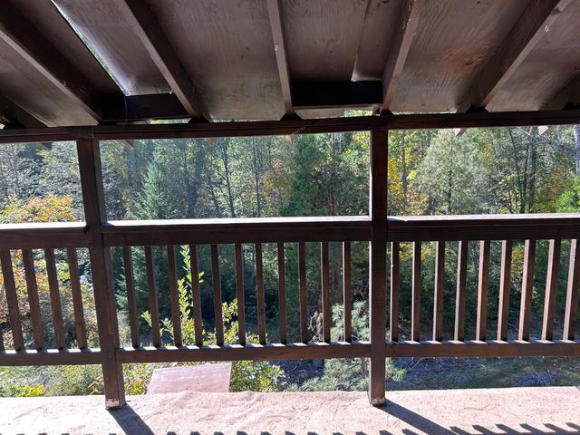 30 Bear Canyon Road, Weaverville, CA 96093