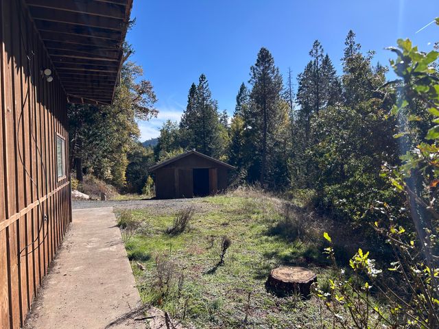 30 Bear Canyon Road, Weaverville, CA 96093