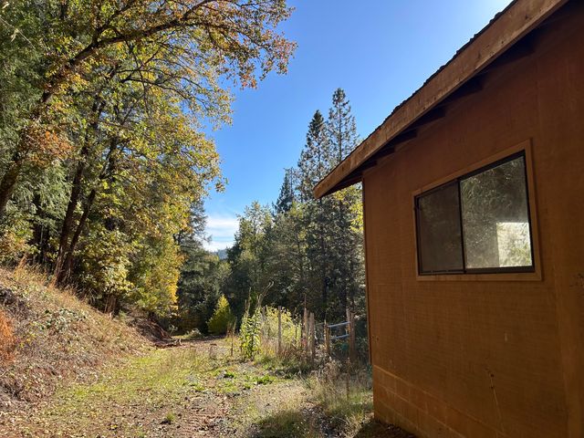30 Bear Canyon Road, Weaverville, CA 96093