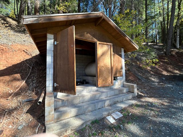 30 Bear Canyon Road, Weaverville, CA 96093