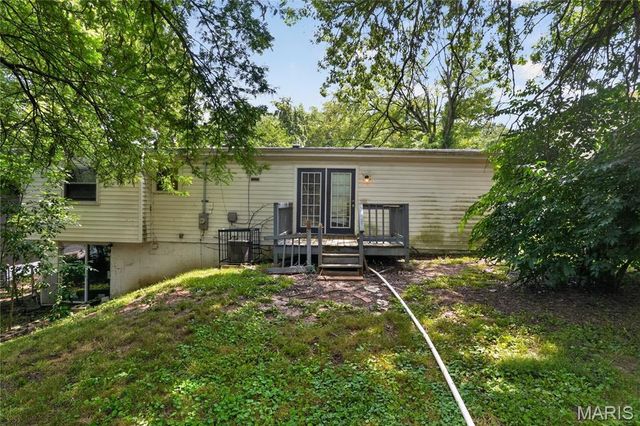 8441 Brotherton Lane, St Louis, MO 63135