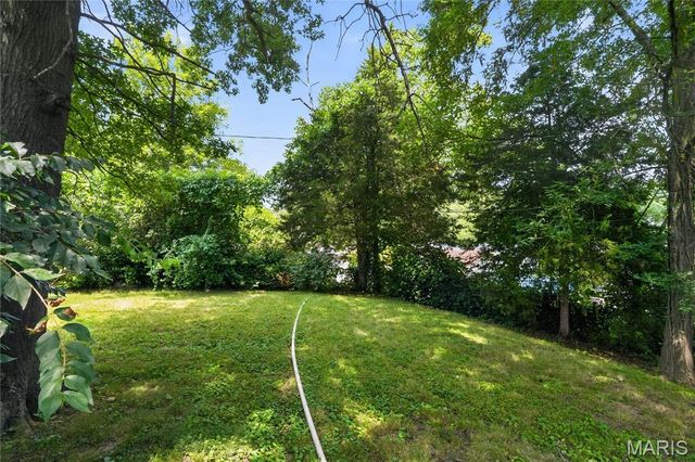 8441 Brotherton Lane, St Louis, MO 63135