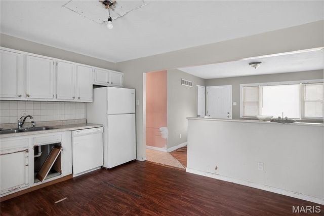 8441 Brotherton Lane, St Louis, MO 63135