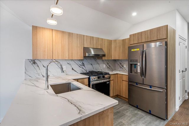 15033 Hawtree St, Ozone Park, NY 11417
