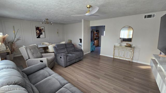 7307 Nathan Hale Way, Louisville, KY 40272