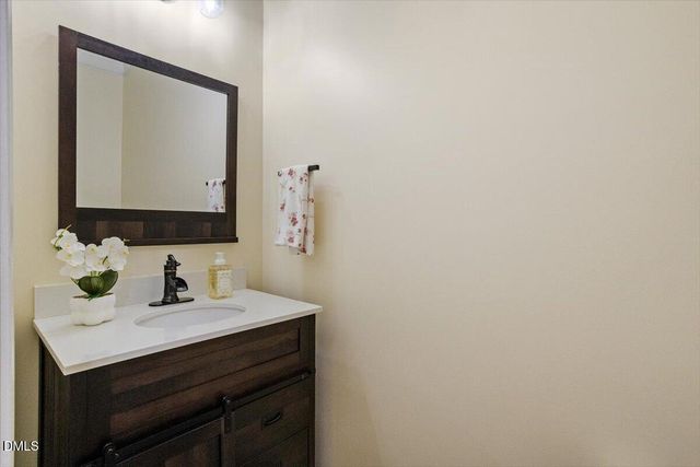 988 Ambergate Station, Apex, NC 27502