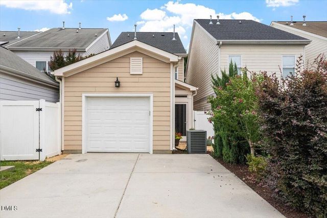 988 Ambergate Station, Apex, NC 27502