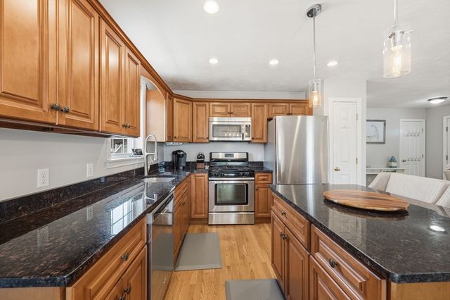 11 Macarthur Blvd B, Danvers, MA 01923