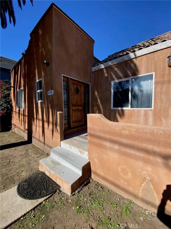 13815 Vanowen Street, Van Nuys, CA 91405