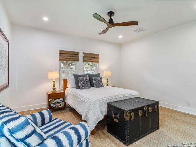 121 LABURNUM DR, San Antonio, TX 78209