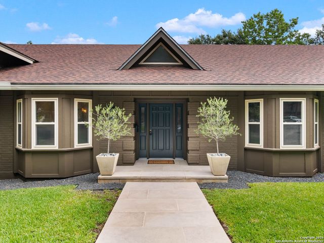121 LABURNUM DR, San Antonio, TX 78209