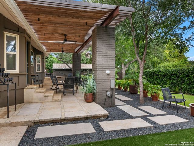 121 LABURNUM DR, San Antonio, TX 78209