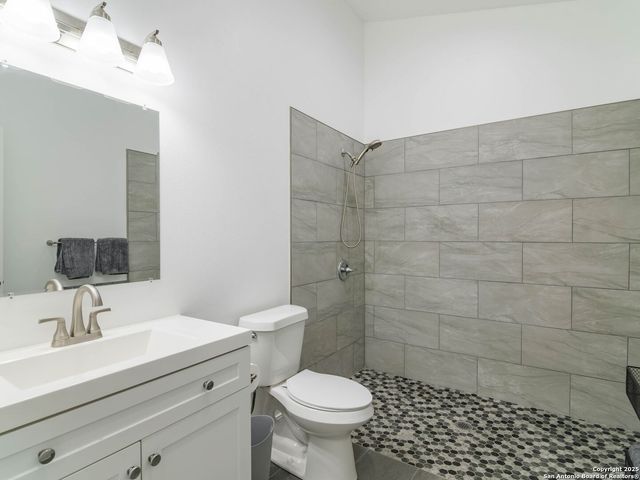 121 LABURNUM DR, San Antonio, TX 78209