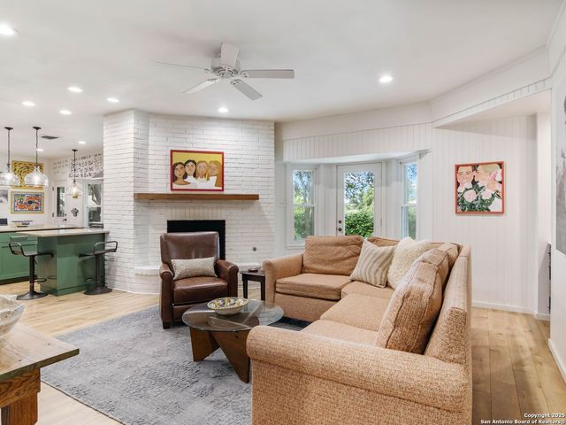 121 LABURNUM DR, San Antonio, TX 78209
