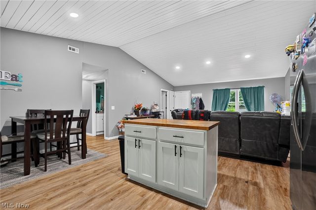 628 Park Oval, Madison, OH 44057