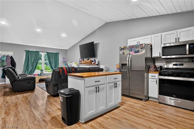 628 Park Oval, Madison, OH 44057