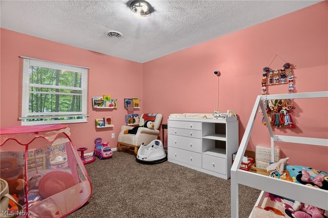 628 Park Oval, Madison, OH 44057