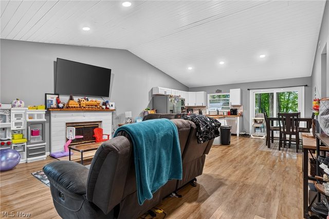628 Park Oval, Madison, OH 44057