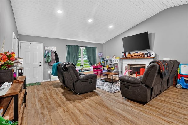 628 Park Oval, Madison, OH 44057
