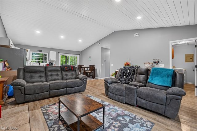 628 Park Oval, Madison, OH 44057