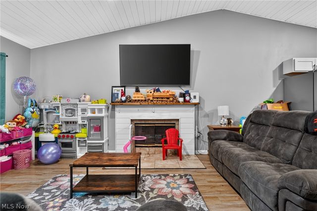 628 Park Oval, Madison, OH 44057